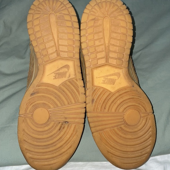 Nike Dunk High Premium GS 'Flax' Sneaker - Picture 4 of 4